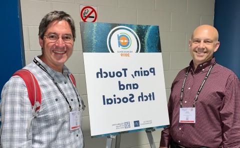 全球网络赌博平台生物医学科学系的Derek Molliver和Ian Meng在世界上最大的神经科学家聚会上 